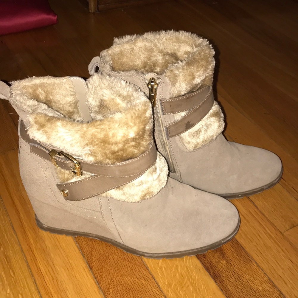 Size 8 Marc Fisher winter suede wedges!